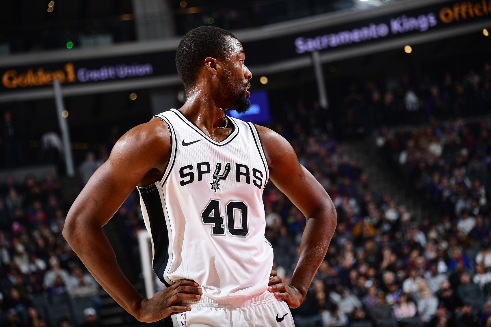 投得离谱！巴恩斯半场6中0未得分 贡献2板4助