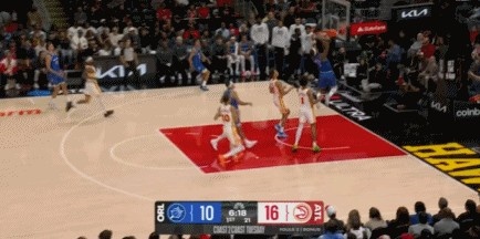 一马当先！班凯罗转换反击 欧洲步晃过防守双手挂筐暴扣