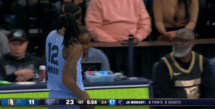 太秀了！莫兰特眼花缭乱控球到篮下得分 半节8分5助