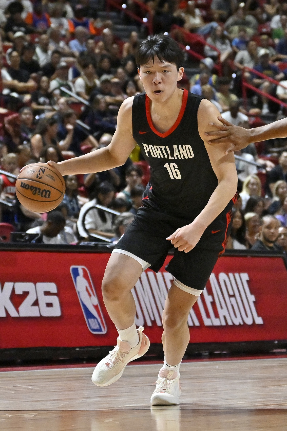 美媒体人:杨瀚森夏联时的传球有亮点 但没适应NBA级别的传球难度