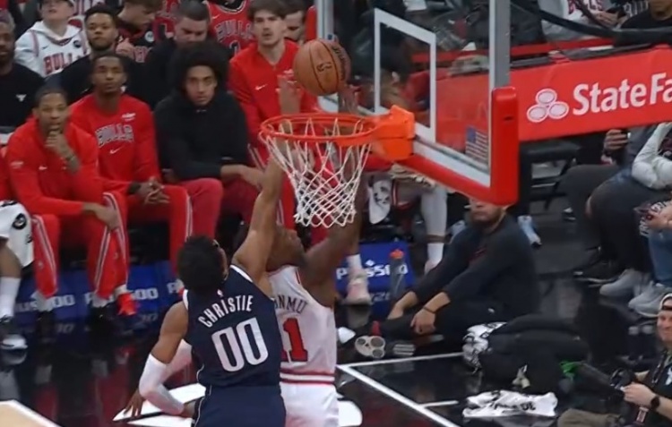 毫厘之间!克里斯蒂钉板道苏姆被吹干扰球 基德挑战失败&抱怨被逐