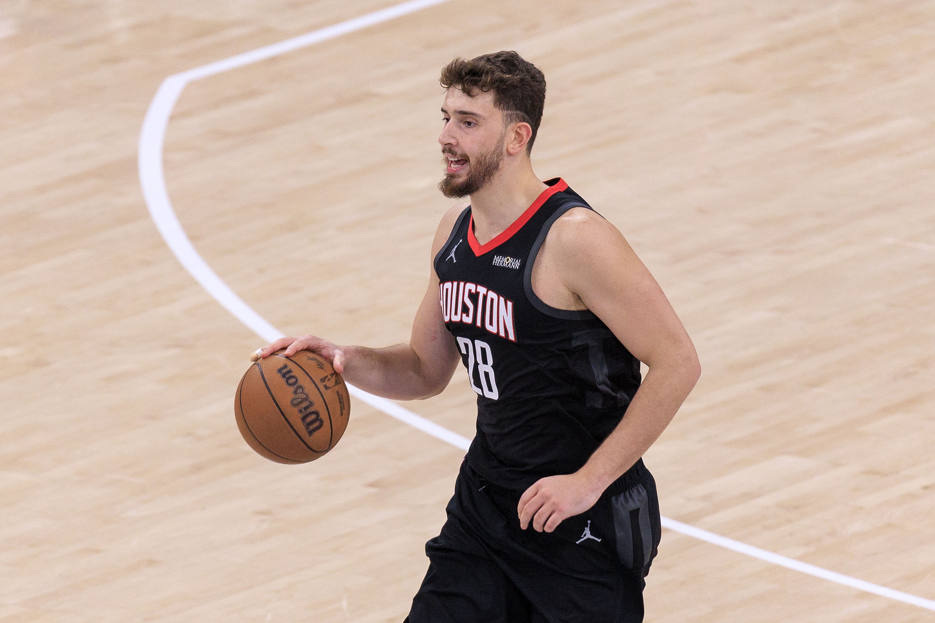 太低级了!申京出现界内发球失误 白白交出球权