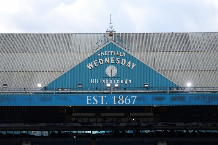 邮报:谢周三和米尔沃尔球迷冲突,一名谢周三球迷耳朵被咬要缝针